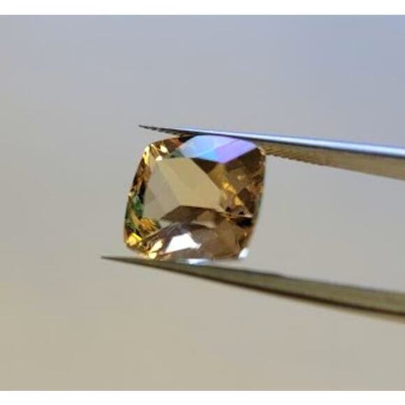 Gorgeous 7.75 Carat Champagne Color Heliodor! - Picture 5 of 7